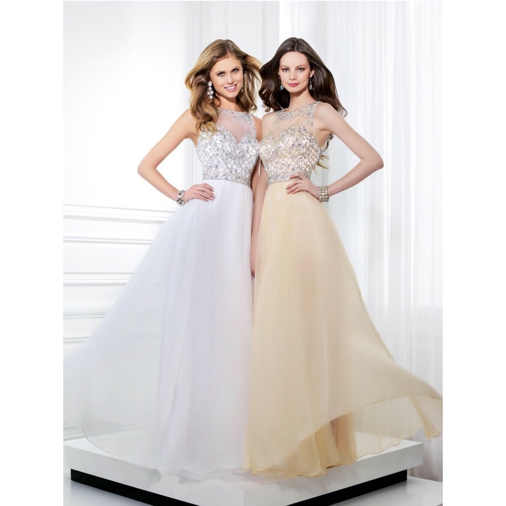 Me Prom By Moonlight White Prom/Pageant Dress EUC